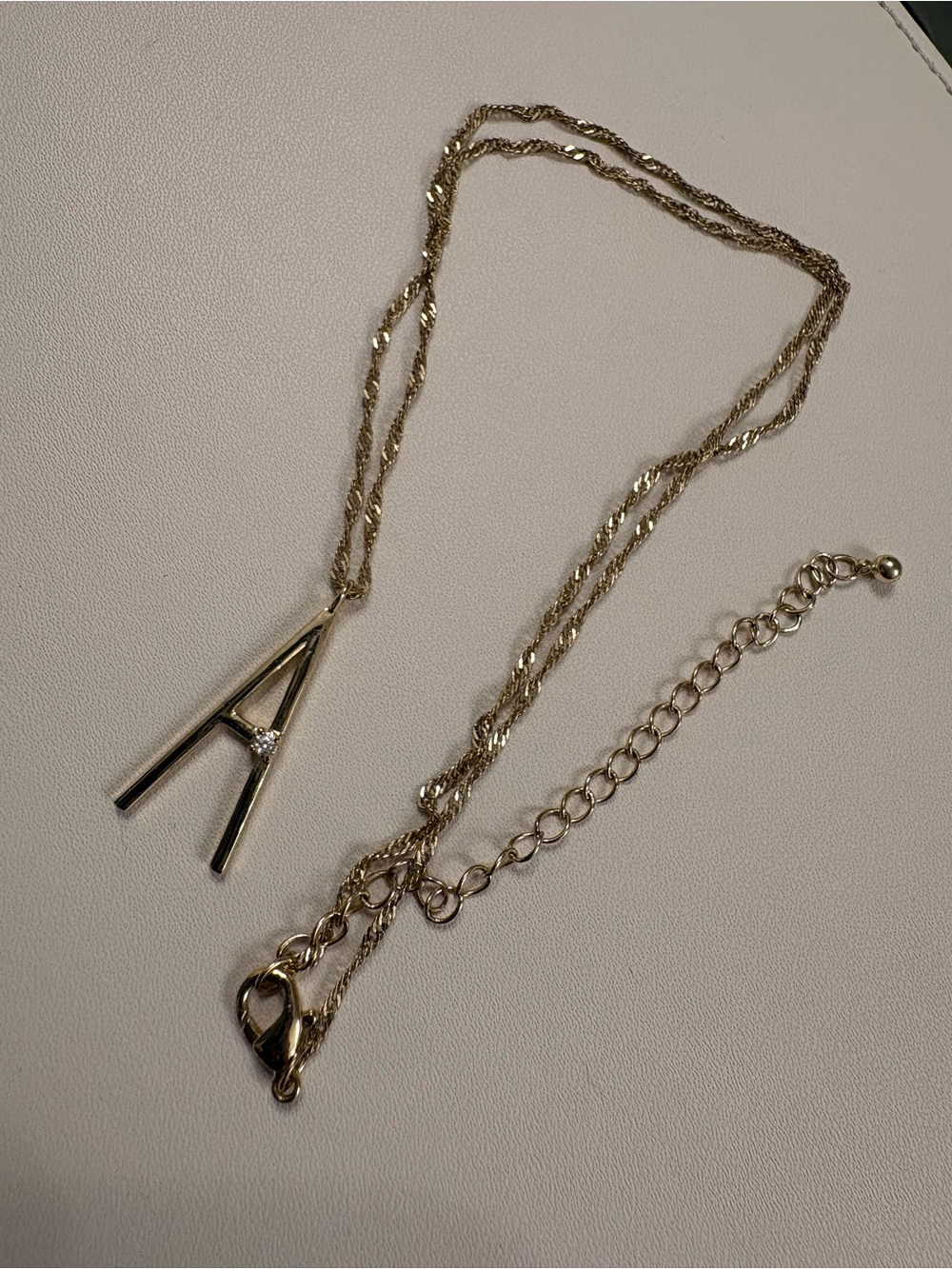 Gold Initial 'A’ pendant necklace